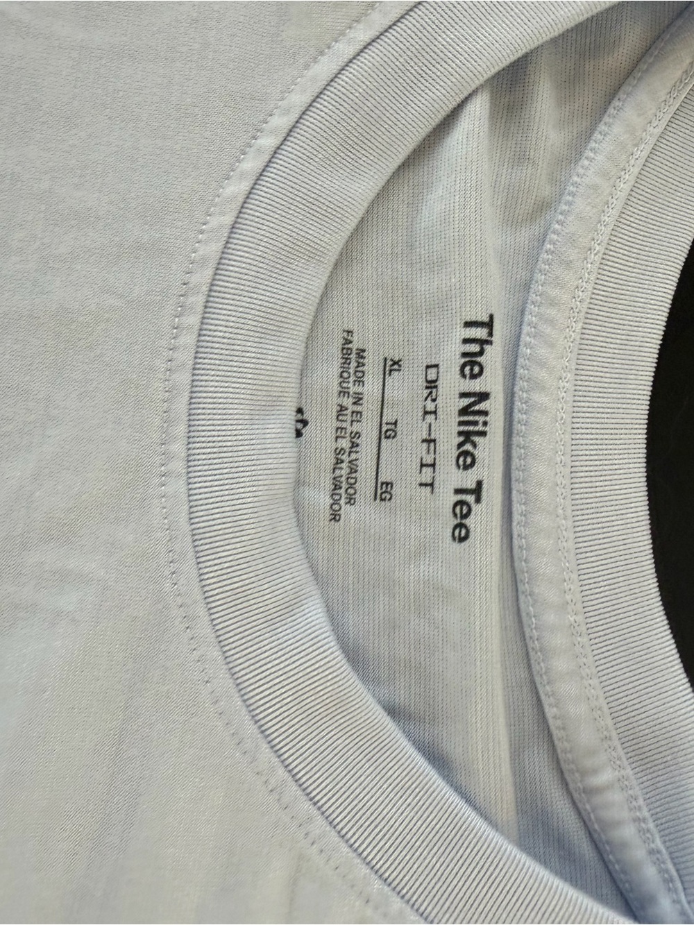 Nike Men’s Short Sleeve Crew Neck T-Shirt in Light Gray
